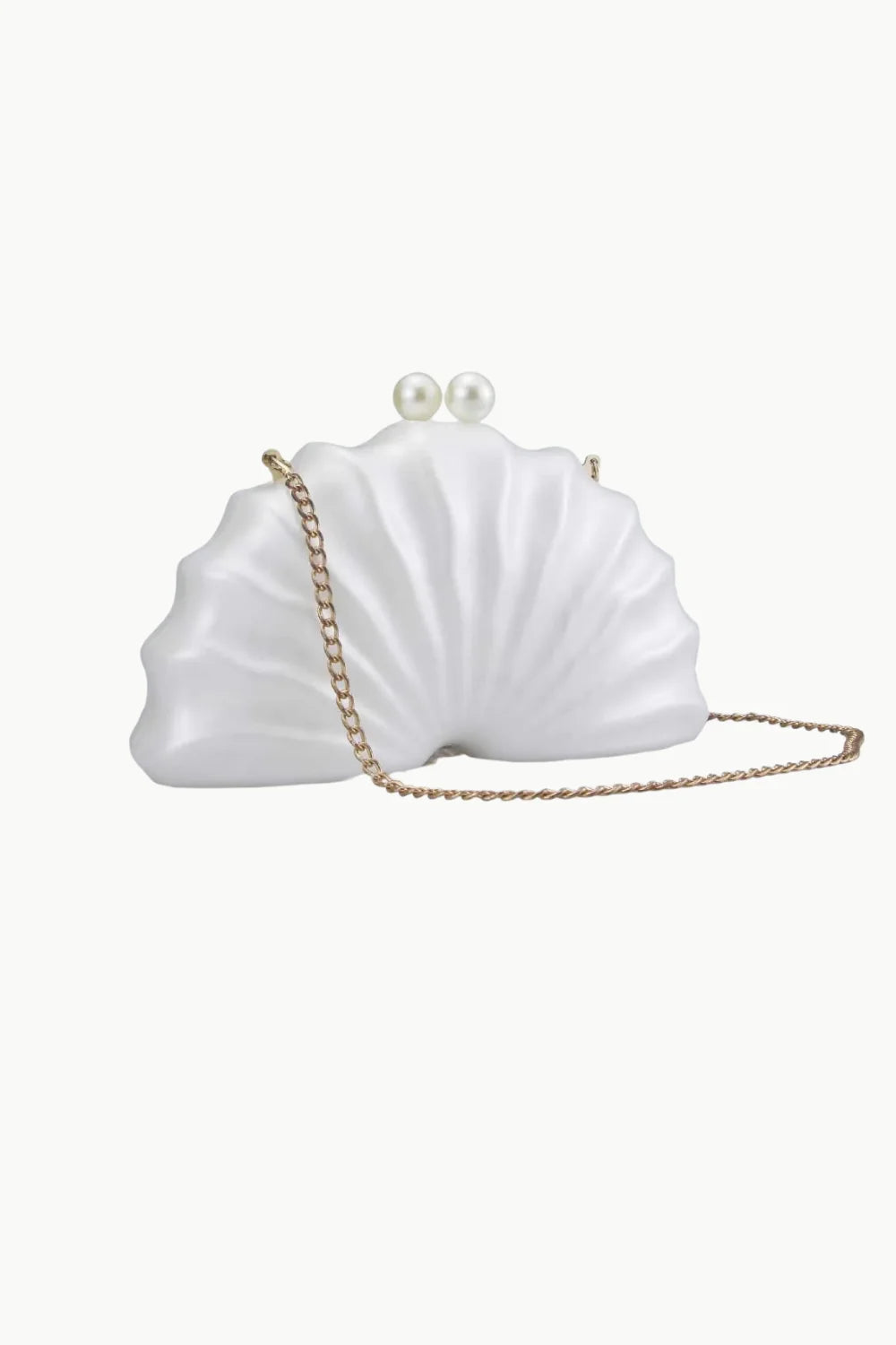 White beaded shell bag with pearl clasp and gold chain strap for elegant style