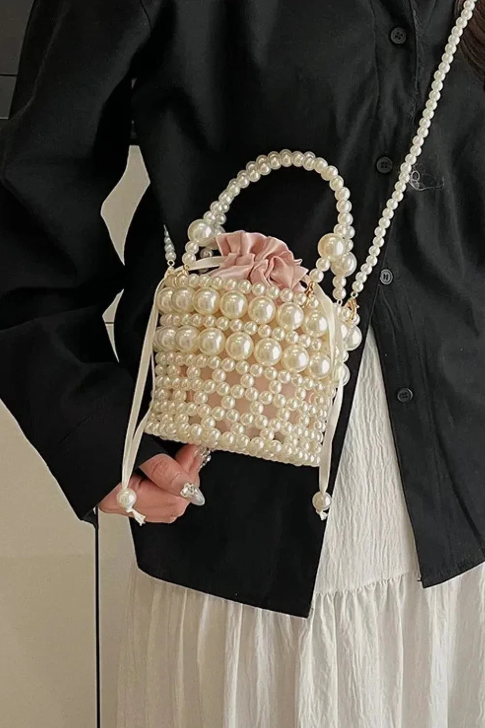 Pearl-beaded trendy bead bucket bag with top handle shoulder strap and pink velvet closure